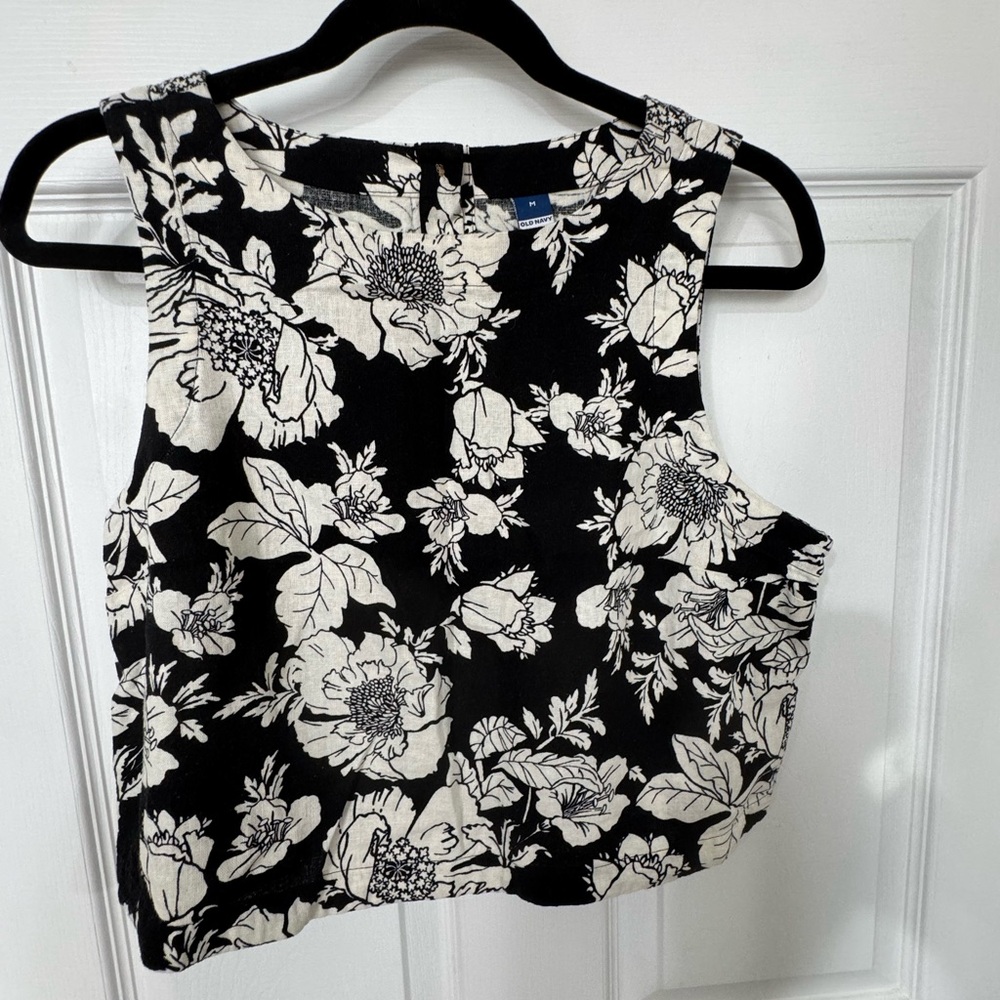 Old Navy Black and White Floral Crop Top